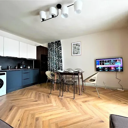 Bravo 5 Apartment