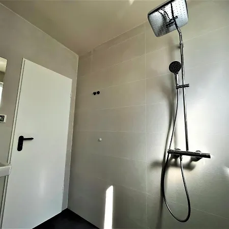 Apartment Bravo 5
