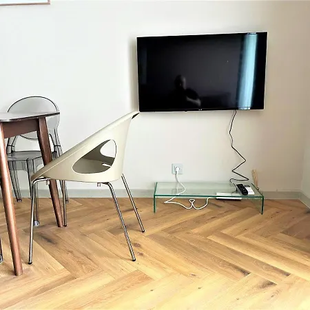 Bravo 5 Apartment