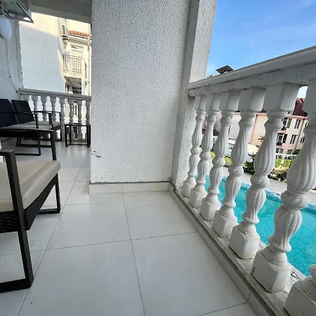 Apartment Bravo 5
